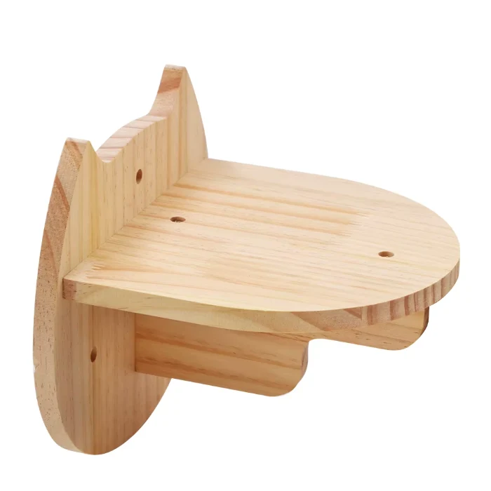 Parcours mural pour chat avec niches en bois, plateformes et pont suspendu