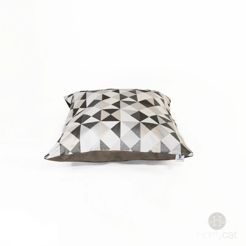 Coussin S 45x45 cm Triangles écrus pour Panier chat ou Déco